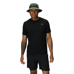 Outdoor Research Odyssey Bucket Hat Willow Atoms von männlichem Model getragen