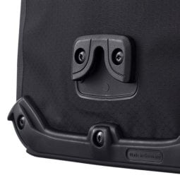ORTLIEB Gravel-Pack Single Black Matt - Ql3.1 Befestigung Unterseite im Detail