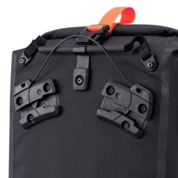 ORTLIEB Gravel-Pack Single Black Matt - QL3.1 Befestigung Oberseite im Detail
