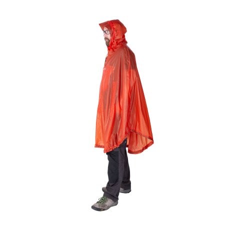 Exped Bike + Hike Poncho beim Wandern im Einsatz