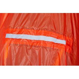 Detailansicht Reflektorstreifen am Exped Bike + Hike Poncho