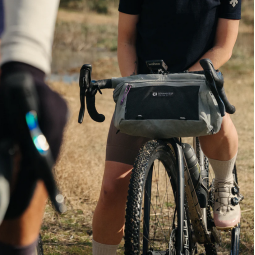 Gossamer Gear Piku Sling als Lenkertasche eingesetzt