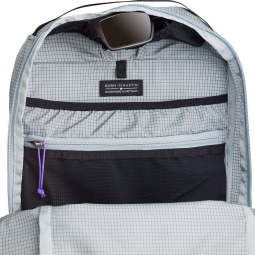 Blick ins Innenleben des Gossamer Gear Cima 15 Daypacks mit Sonnenbrillenfach