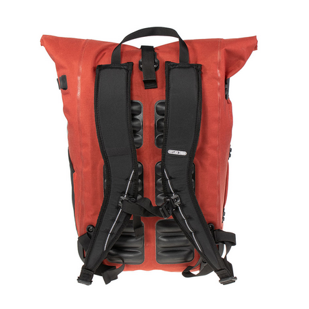 ORTLIEB Vario Plus 26L Tagesrucksack Dark Chili mit Fahrradhalterung QL 2.2