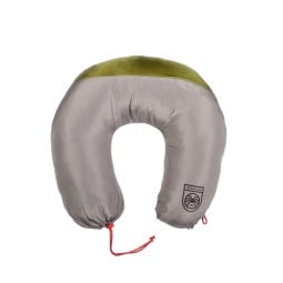 Pajak Quest Blanket Light Daunendecke Oliv im dazugehörigen Nackenkissen Packsack