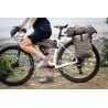 ORTLIEB Dry-Pack 12L F9937 Dark Sand mit anderen Taschen im Einsatz