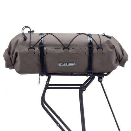 ORTLIEB Dry-Pack 16L Dark Sand auf Gepäckträger