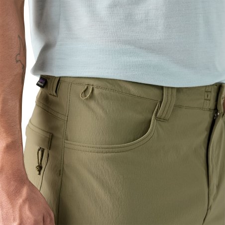 Patagonia Quandary Shorts Tent Green Einschubtasche vorne