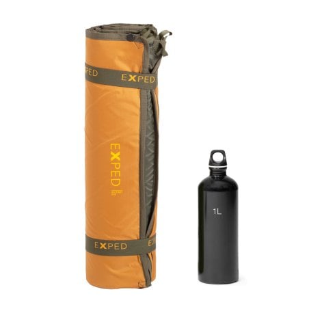 Exped MultiMat Isomatte Duo Packmaß verglichen mit Trinkflasche