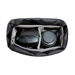 Tatonka Capture Pouch WP BC Kameratasche beispielhaft mit Kameraequipment gefüllt