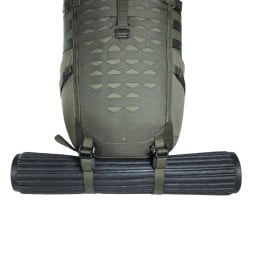 Tatonka Hike Pack 30 BC Tagesrucksack mit Befestigung für Isomatten an der Unterseite hier beispielhaft mit Matte