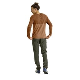 Ortovox Pelmo Pants Dark Wild Herbs von Model getragen Rückseite