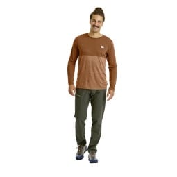 Ortovox Pelmo Pants Dark Wild Herbs von Model getragen Vorderseite