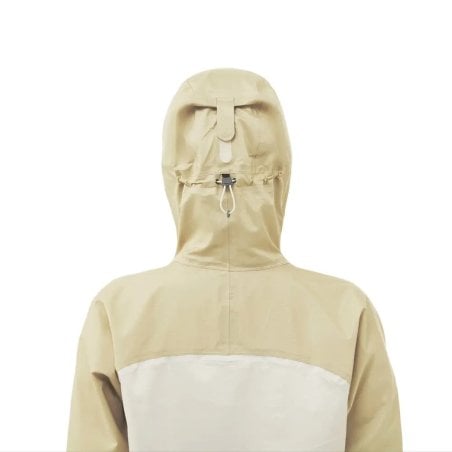 Verstellungsmöglichkeiten der Kapuze der Montbell Thunder Pass Jacket Regenjacke Damen