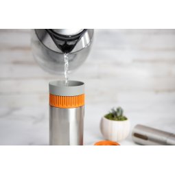Wasser in den Wacaco Pipamoka Coffee Maker einfüllen