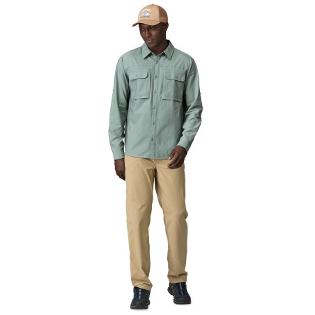 Patagonia Long-Sleeved Self Guided Sun Shirt TMBL beispielhaft mit komplettem Outfit präsentiert