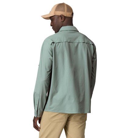 Patagonia Long-Sleeved Self Guided Sun Shirt TMBL von Model getragen Rückansicht