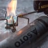 Soto Pocket Torch XT Sturmfeuerzeug eignet sich, um Kocher mit genügend Abstand anzuzünden