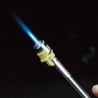 Soto Pocket Torch XT Sturmfeuerzeug Detailansicht Brennerkopf mit Warnhinweis