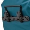 Detailansicht Quicklock System ORTLIEB Vario Lite 22L Tagesrucksack petrol