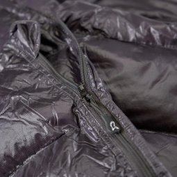 Detailansicht Reißverschluss am Lowland Ultra Compact Mummy Daunenschlafsack