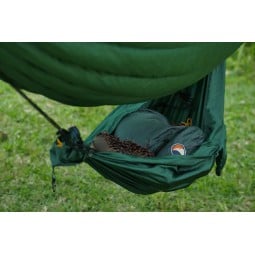 Ticket To The Moon Mini Hammock Set unter einer Hängematte für Equipment aufgehängt