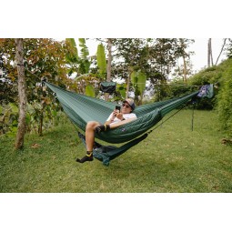Ticket To The Moon Mini Hammock Set als Hängematte für Ausrüstung im Einsatz