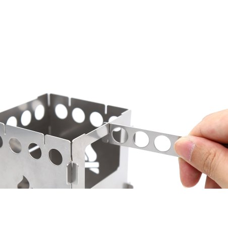 Bushcraft Essentials Topfauflagenset Bushbox Titanium zum Anheben der Bushbox eingesetzt