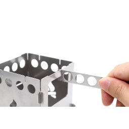 Bushcraft Essentials Topfauflagenset Bushbox Titanium zum Anheben der Bushbox eingesetzt