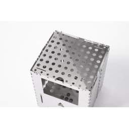 Bushcraft Essentials Universalrost Bushbox XXL+ auf Bushbox gesetzt