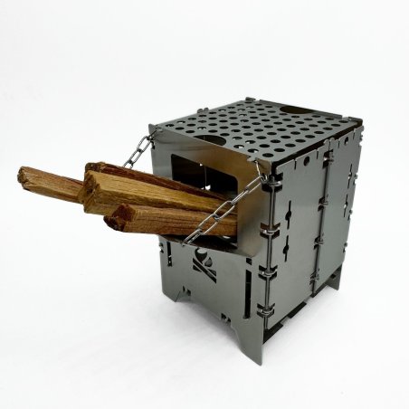 Bushcraft Essentials Holzrutsche Bushbox LF beispielhaft im Einsatz