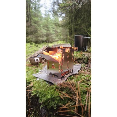 Bushcraft Essentials Holzrutsche Bushbox LF draußen im Einsatz