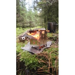Bushcraft Essentials Holzrutsche Bushbox LF draußen im Einsatz