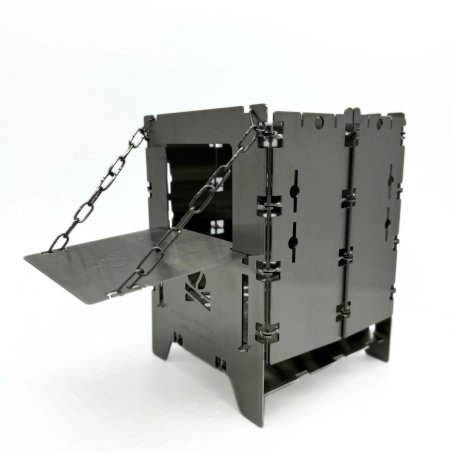 Bushcraft Essentials Holzrutsche Bushbox LF an der Bushbox befestigt