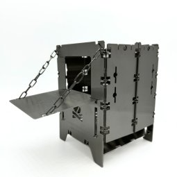Bushcraft Essentials Holzrutsche Bushbox LF an der Bushbox befestigt
