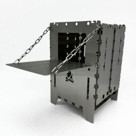 Bushcraft Essentials Holzrutsche Bushbox XL eingebaut und an Kette befestigt