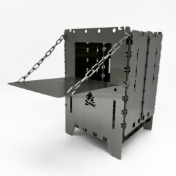 Bushcraft Essentials Holzrutsche Bushbox XL eingebaut und an Kette befestigt