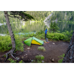 Hilleberg Akto Einbogenzelt 30 Jahre Anniversary Edition Seite geöffnet draußen