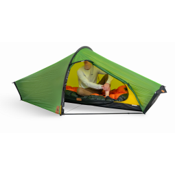 Hilleberg Akto 30 Jahre Anniversary Edition beispielhaft mit einer Person darin
