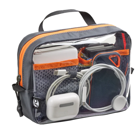 Gossamer Gear Clear Cube beispielhaft mit elektronischem Zubehör gefüllt