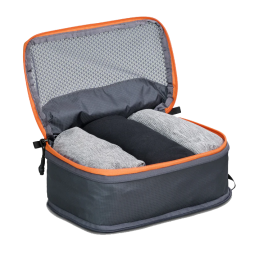 Gossamer Gear Compression Cubes M beispielhaft befüllt mit gerollter Kleidung