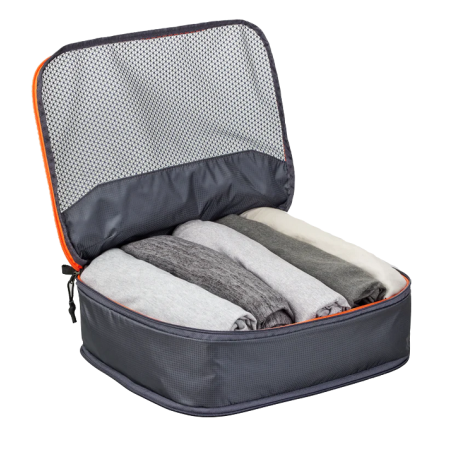Gossamer Gear Compression Cubes Full mit Kleidung gefüllt