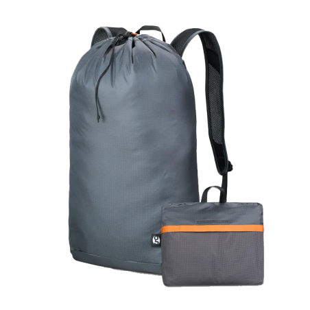 Gossamer Gear RikSak UL Daypack mit Packmaß daneben