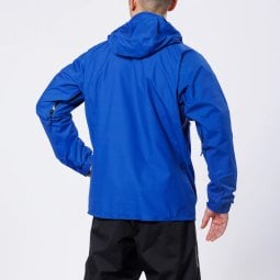 Rückansicht Montbell Storm Cruiser Jacket in Größe M von einem 178 cm großen Model getragen