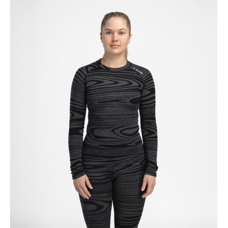 Aclima Warmwool Crew Neck Damen Black Motion von Model getragen