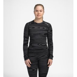 Aclima Warmwool Crew Neck Damen Black Motion von Model getragen