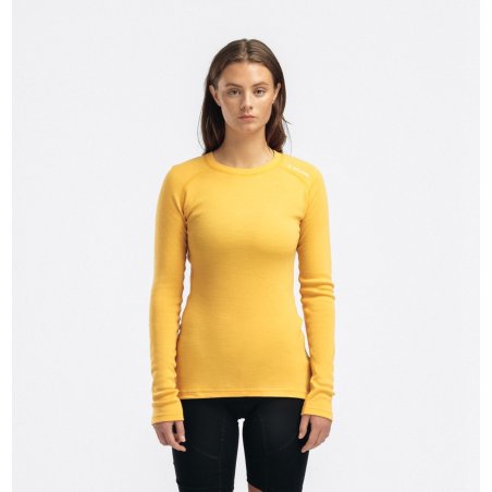 Aclima Warmwool Crew Neck Damen Mango Mojito von Model getragen