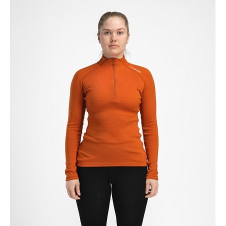 Aclima Warmwool Mock Neck Zip Damen Gold Flame von Model getragen