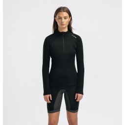 Aclima Warmwool Mock Neck Zip Damen Jet Black von Model getragen