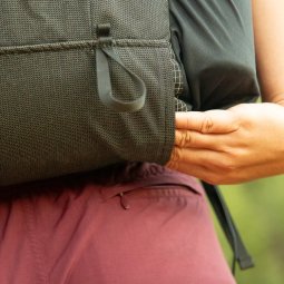 Symbiosis Gear The Aspen Frauenrucksack ultraleicht mit Bodentasche zum Verstauen von Müll, etc